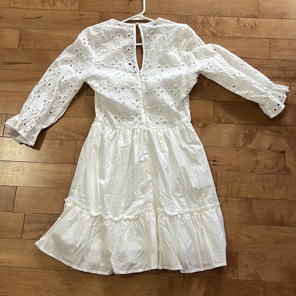 White dress - Picture 4 of 5